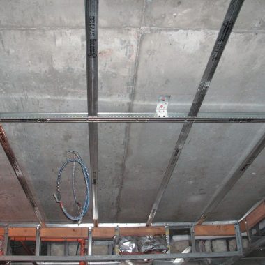 QUIKSTIX Locking Pocket Mains | Armstrong Ceiling Solutions